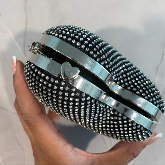 Y2K Heart Shaped Diamond purse - Picture 4 of 4